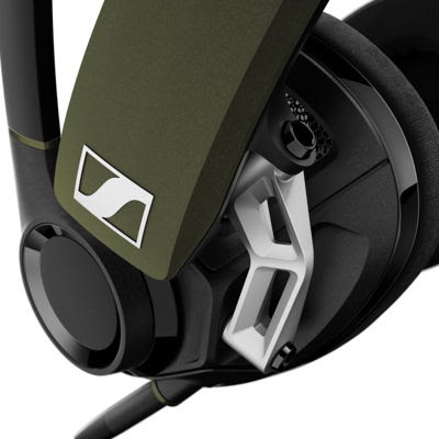 The GSP 550 features an advanced, solid metal hinge with a <br/>2-axis mechanism that gives the earcups greater freedom of movement.