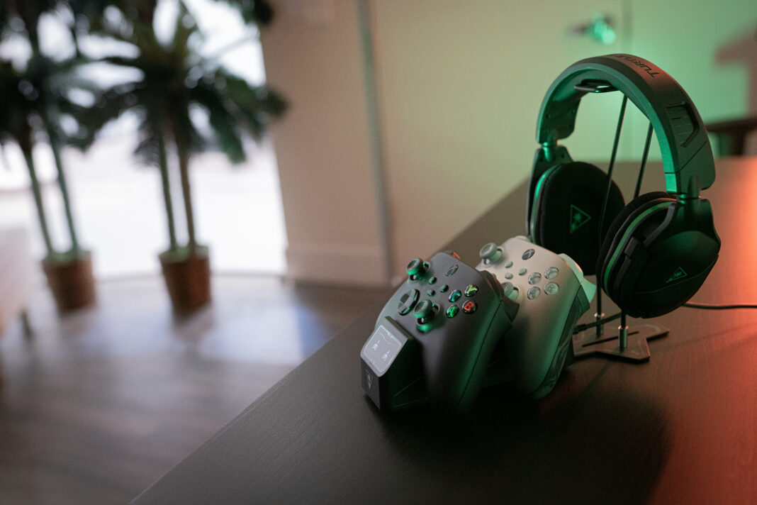 Turtle-Beach-Fuel-Dual-Charger-Lifestyle-Photo-2